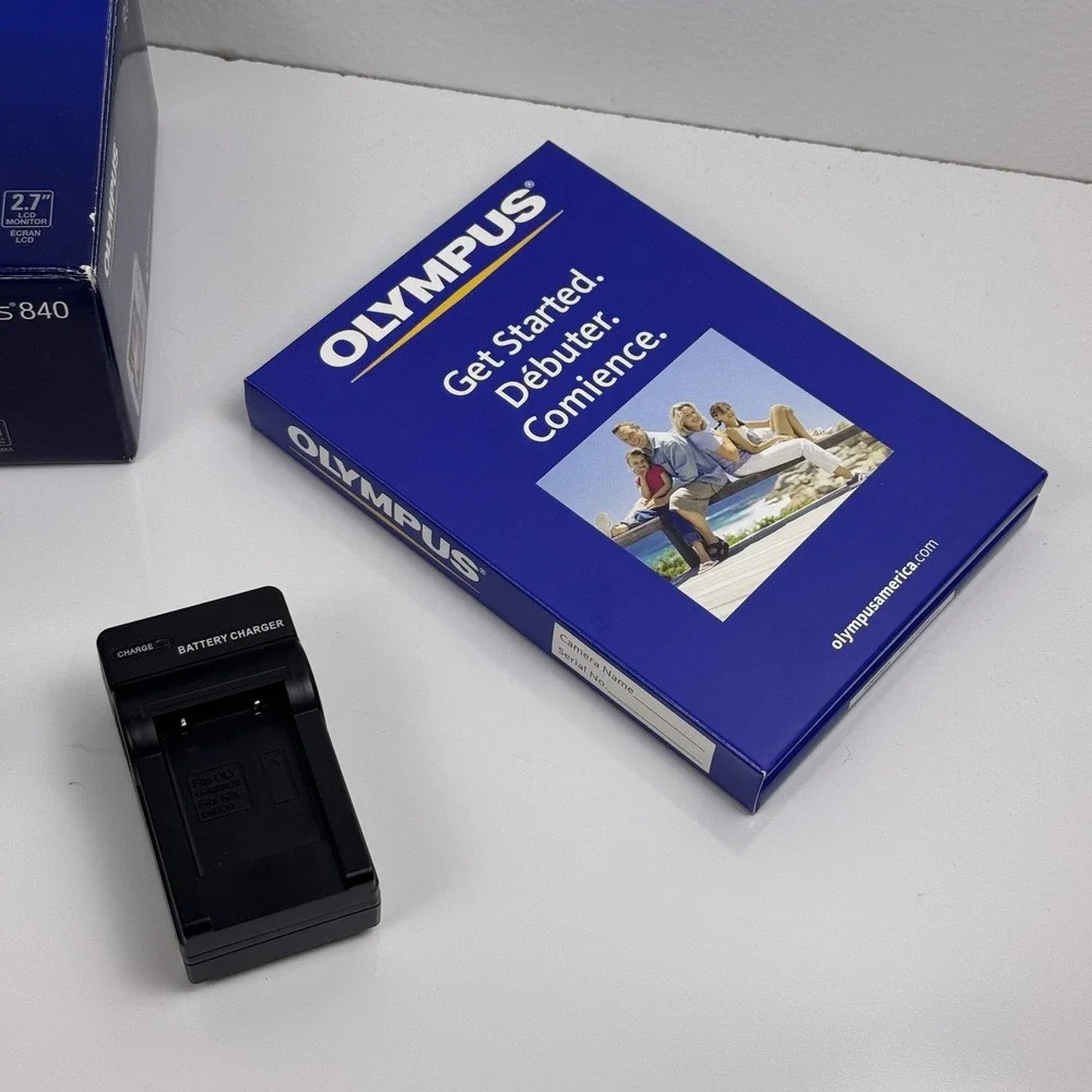 Olympus Stylus 840 8MP Blue Digital Camera Box & Charger Sensor Issue For‎ Parts